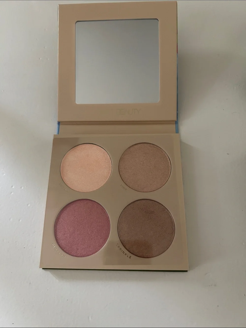 Lunar Beauty Moonshroom Highlighter Palette - Multicolor